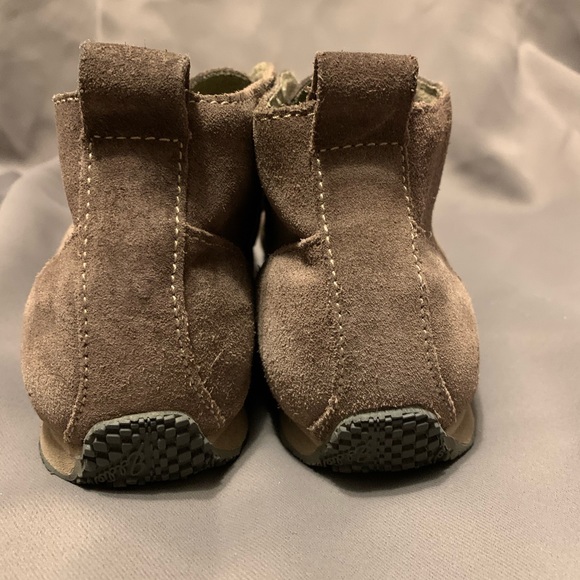 Eddie Bauer Women’s Chukka Boots. Size 8.5 - Picture 5 of 6